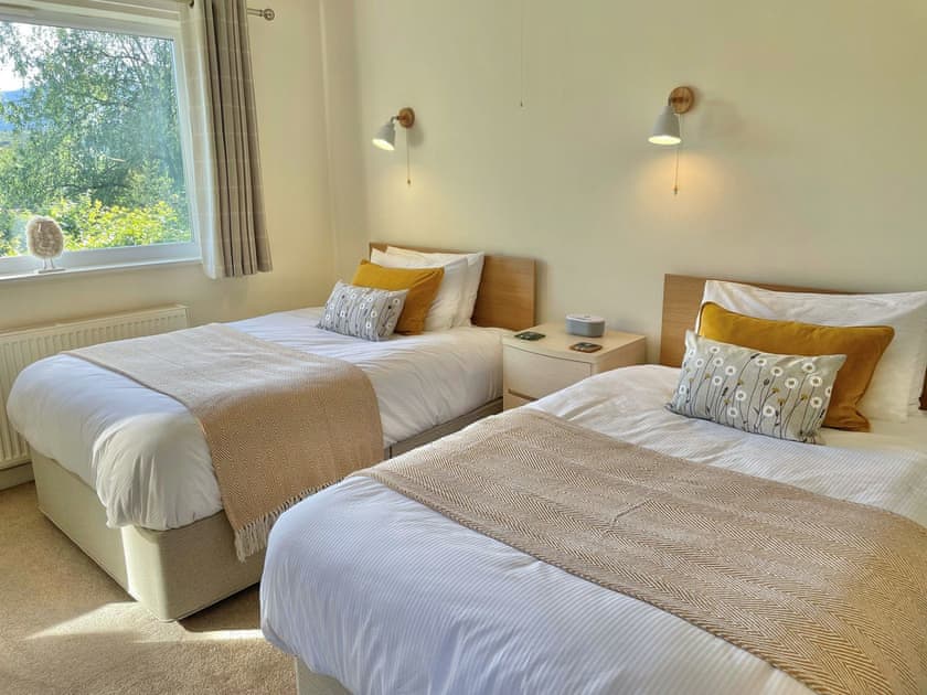 Comfortable twin bedroom | Sheilings, Loughrigg, near Ambleside