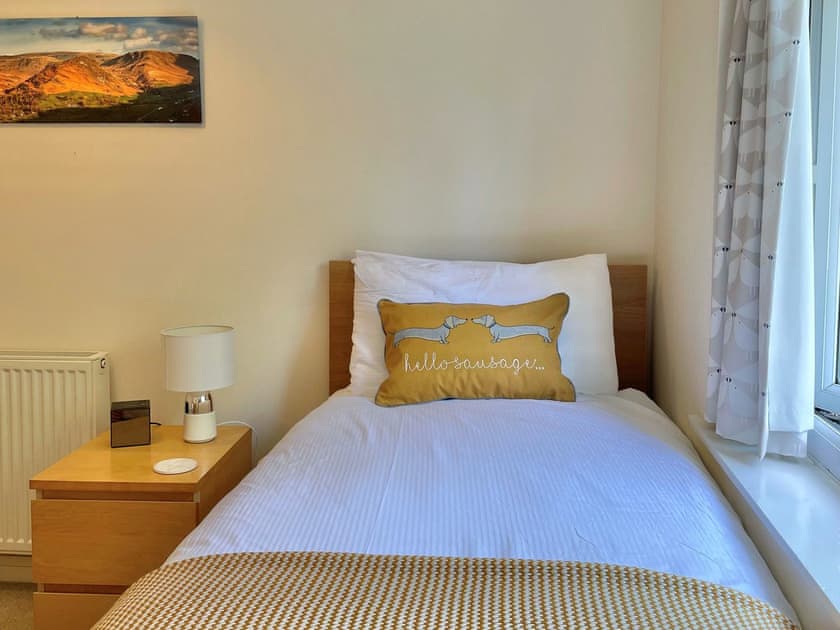 Cosy twin bedroom | Sheilings, Loughrigg, near Ambleside