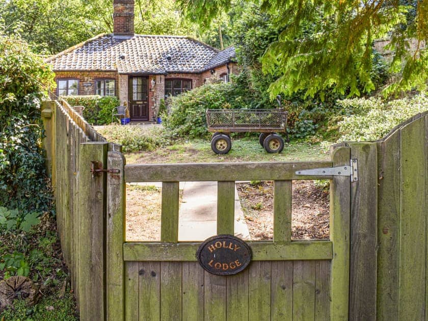 Exterior | Holly Lodge, Bramerton