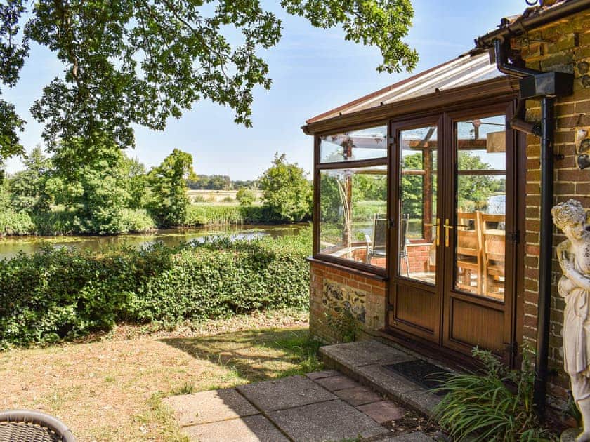 Exterior | Holly Lodge, Bramerton