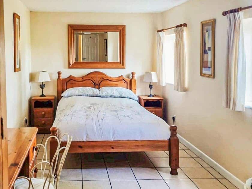 Double bedroom | Holly Lodge, Bramerton