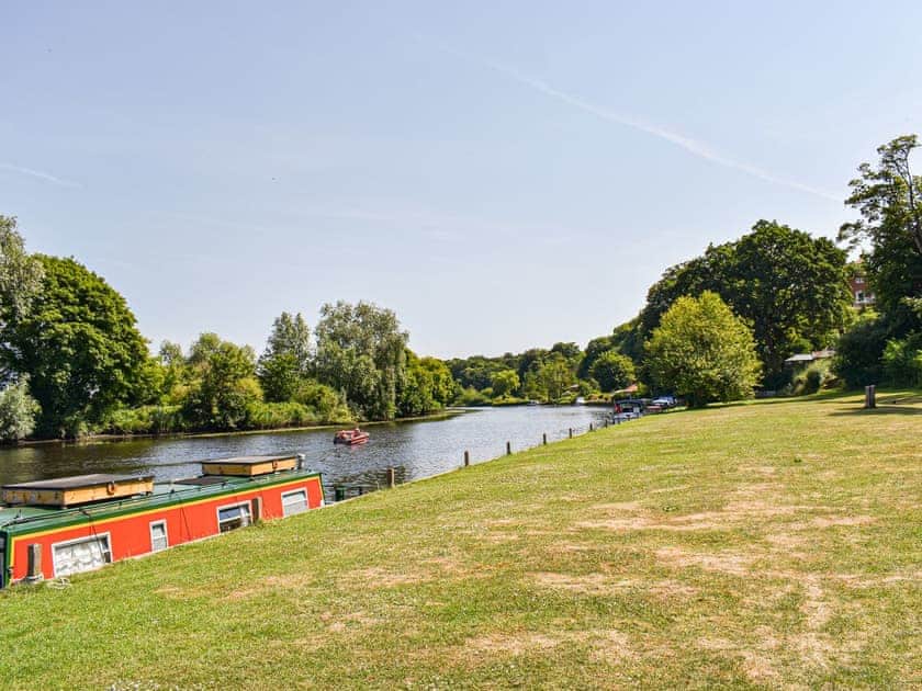 Surrounding area | Holly Lodge, Bramerton
