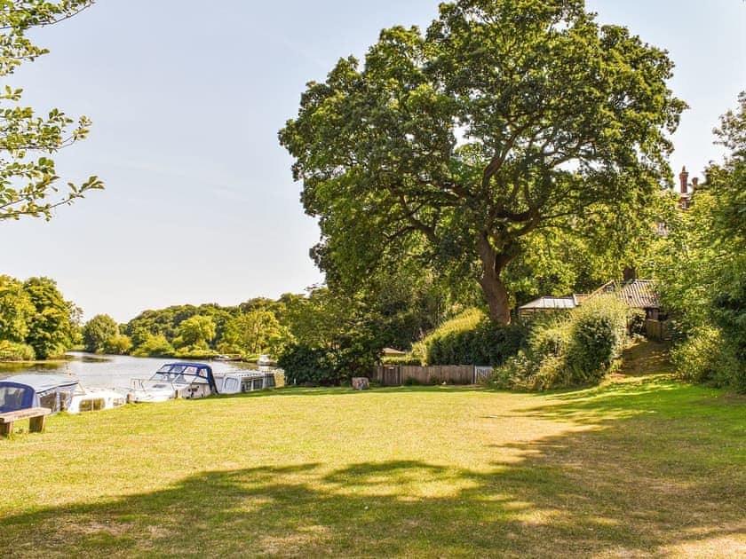 Surrounding area | Holly Lodge, Bramerton
