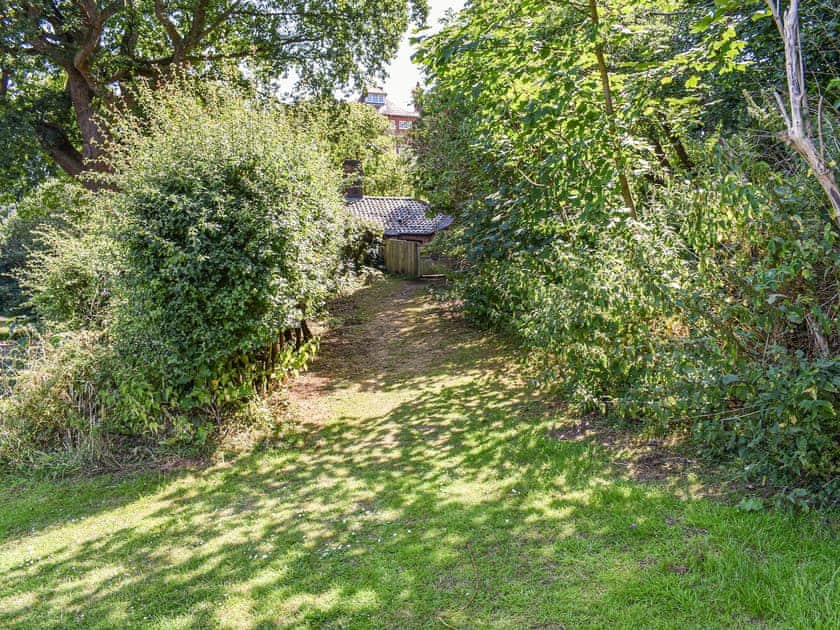 Surrounding area | Holly Lodge, Bramerton