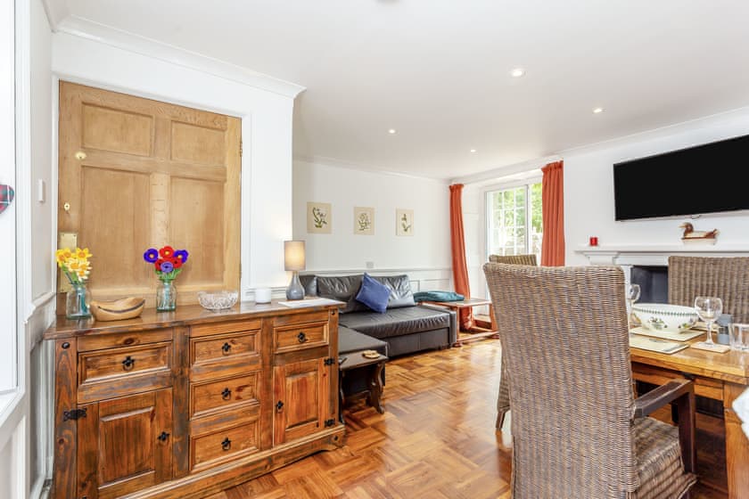 Living room/dining room | The Garden Flat Ardullie - Ardullie Holidays, Dingwall
