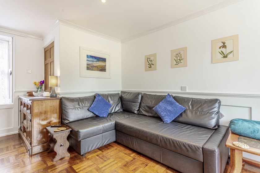 Living room/dining room | The Garden Flat Ardullie - Ardullie Holidays, Dingwall