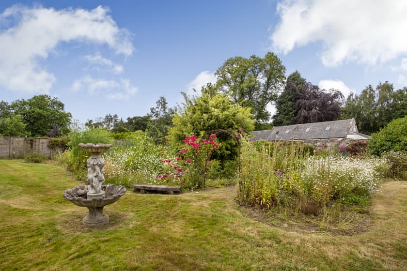 Garden and grounds | The Garden Flat Ardullie - Ardullie Holidays, Dingwall