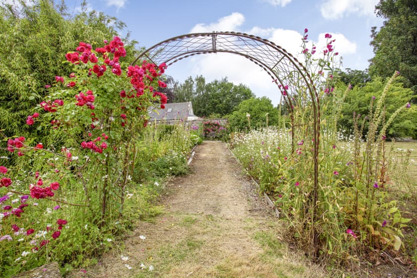 Garden and grounds | The Garden Flat Ardullie - Ardullie Holidays, Dingwall