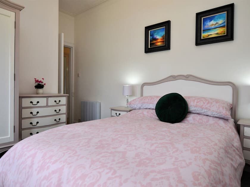 Master bedroom | Findhorn Upper Apartment, Kames