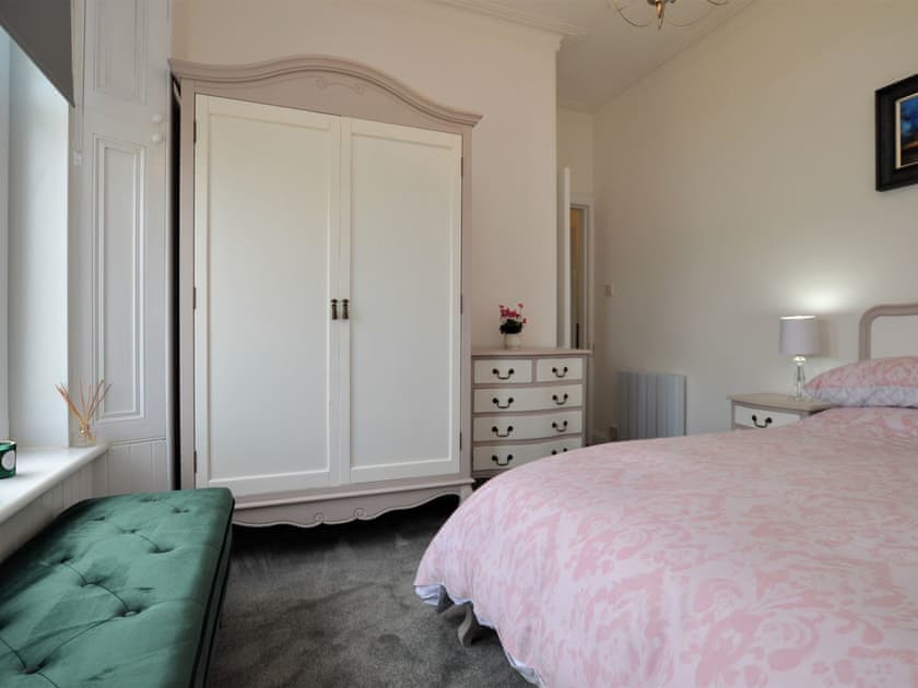 Master bedroom | Findhorn Upper Apartment, Kames