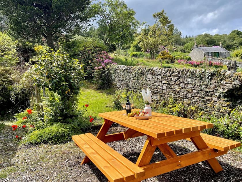 Garden seating | Findhorn Upper Apartment, Kames