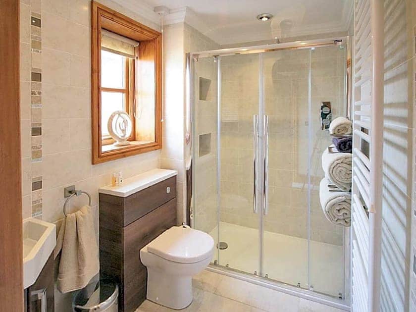 Shower room | Alfie’s Abode - The Laurels, Addlethorpe, near Skegness