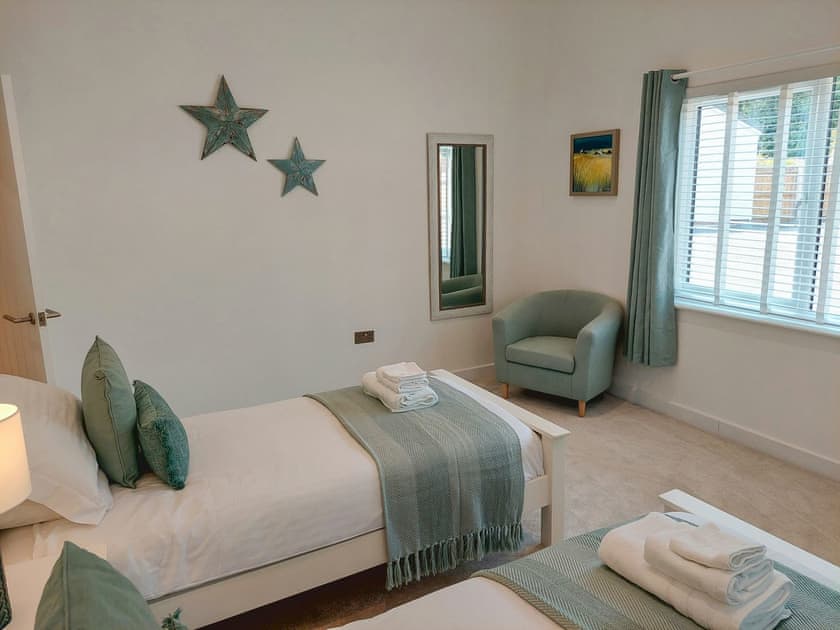 Twin bedroom | Apple Lodge - Little Dunley Cottages, Bovey Tracey