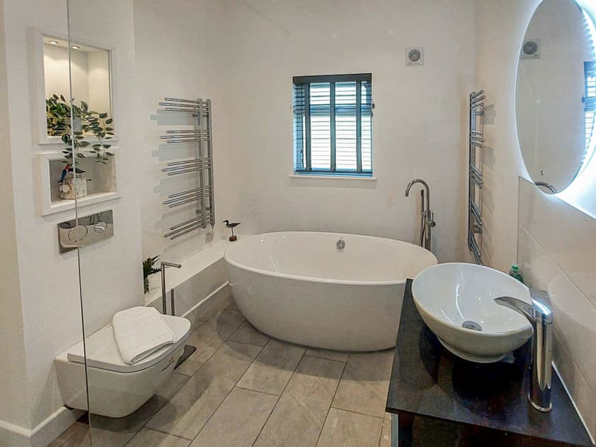 Bathroom | Apple Lodge - Little Dunley Cottages, Bovey Tracey