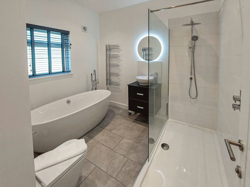 Bathroom | Apple Lodge - Little Dunley Cottages, Bovey Tracey