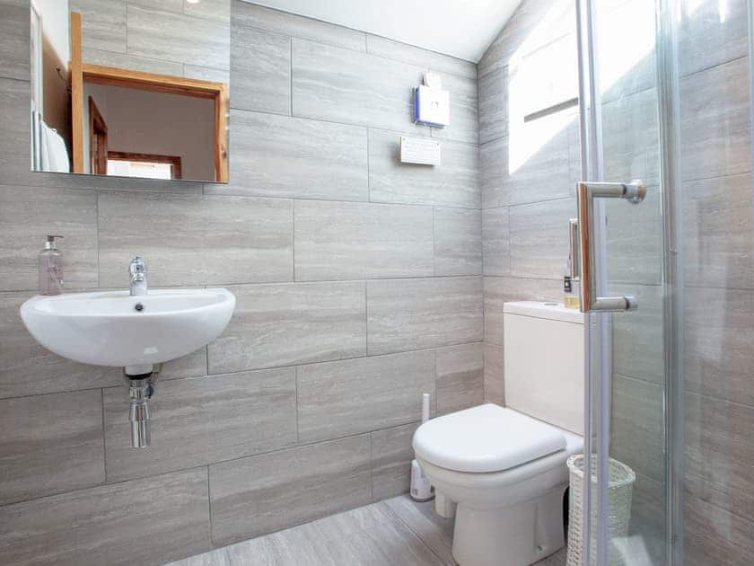 Shower room | Piglet Cottage - Old Highwood, Dunkeswell