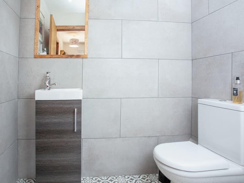 Shower room | Piglet Cottage - Old Highwood, Dunkeswell