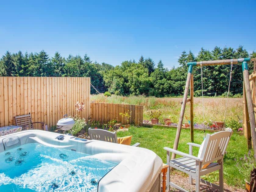 Hot tub | Piglet Cottage - Old Highwood, Dunkeswell