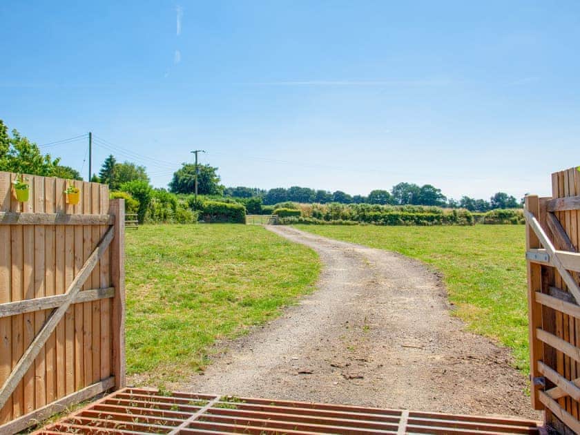 Driveway | Piglet Cottage - Old Highwood, Dunkeswell