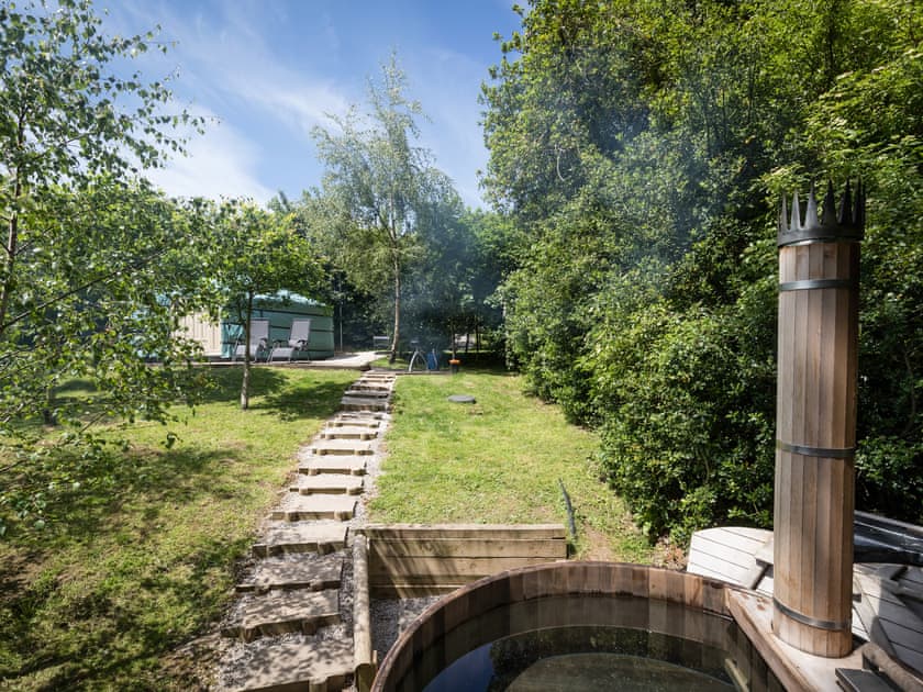 Hot tub | Gaia’s Hideaway, Hulme End, near Ashbourne