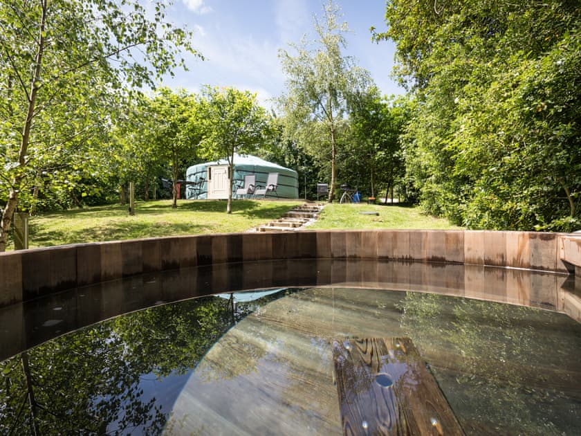 Hot tub | Gaia’s Hideaway, Hulme End, near Ashbourne