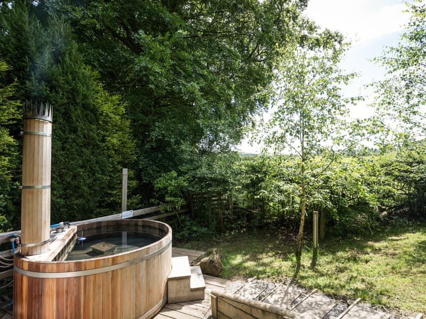 Hot tub | Gaia’s Hideaway, Hulme End, near Ashbourne