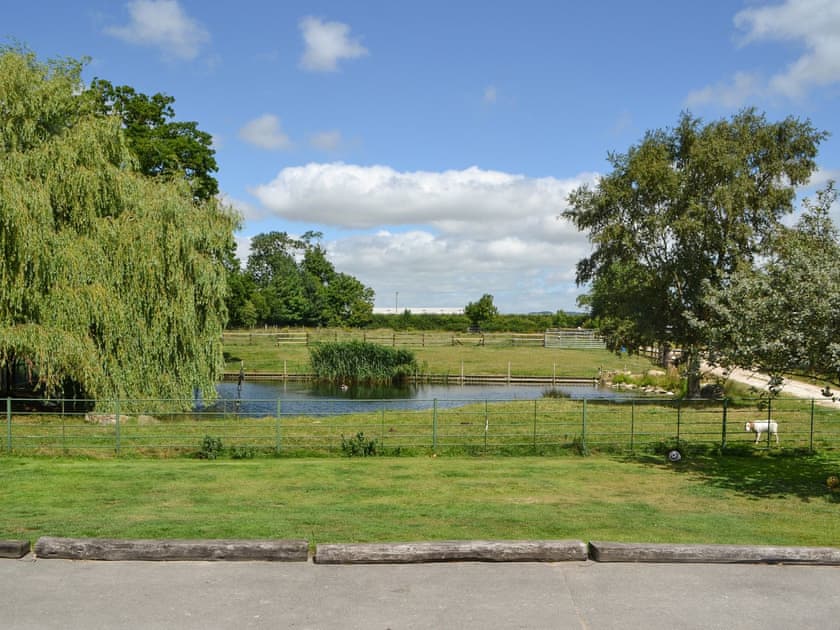 Garden and grounds | Mulberry Cottage - Brian’s Barns, Skerne, near Driffield