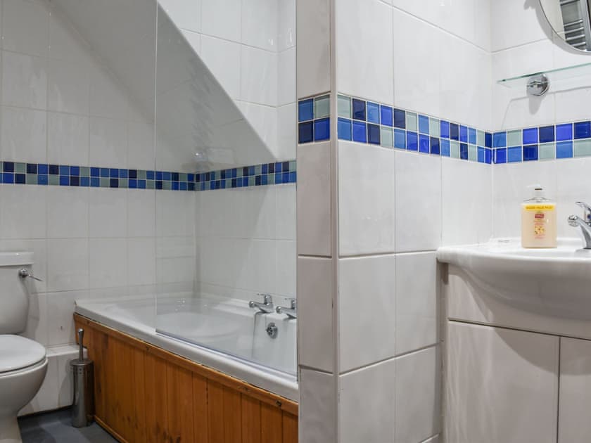 Bathroom | Lily Cottage - Duffryn Farm Cottages, Dunvant