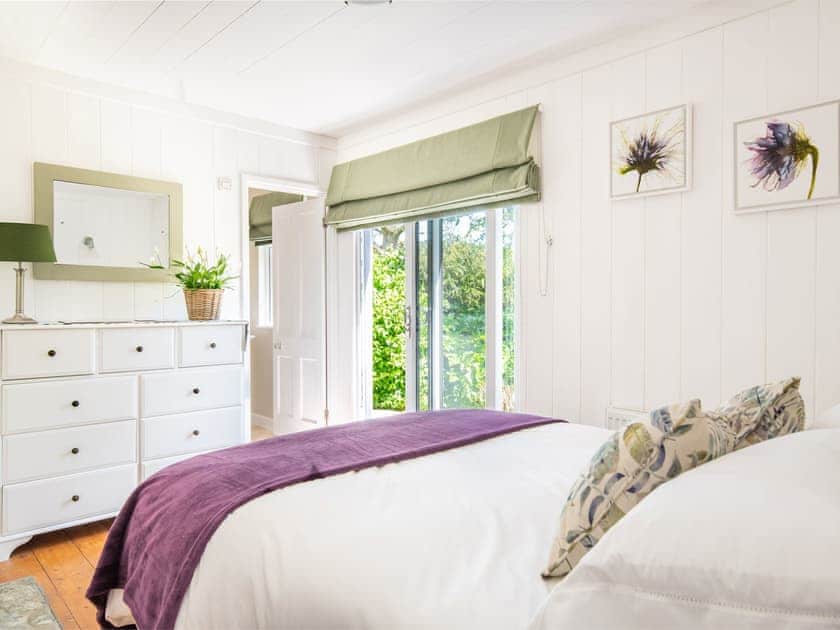 King size bed | Bay Tree, Crackington Haven