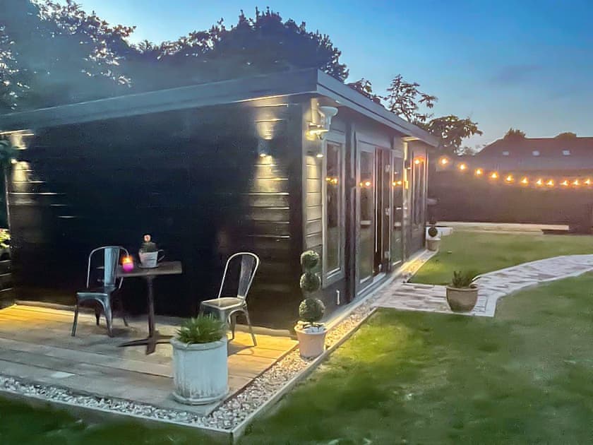 Exterior | Holly’s Hidden Hideaway - Lower Farm Lodges, Chart Sutton, near Maidstone