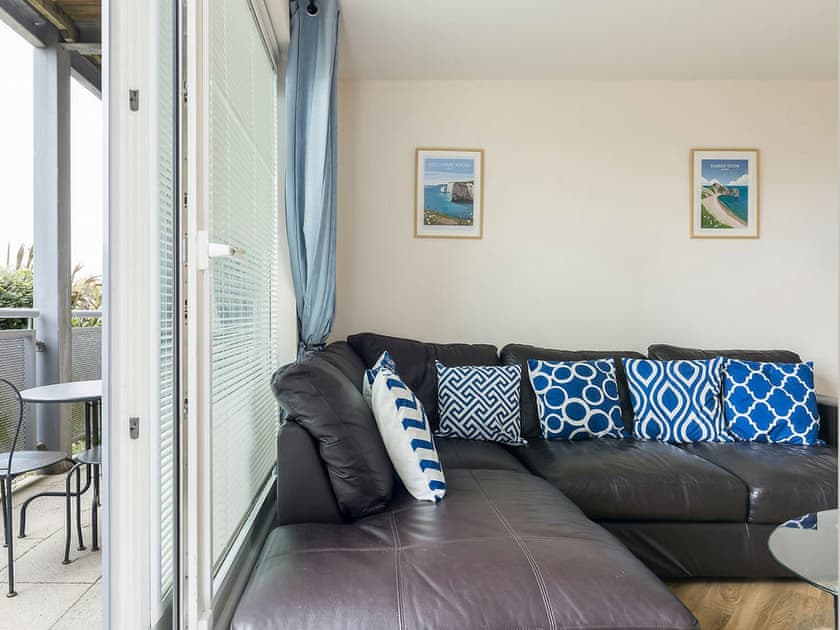 Open plan living space | Bay Retreat, Poole