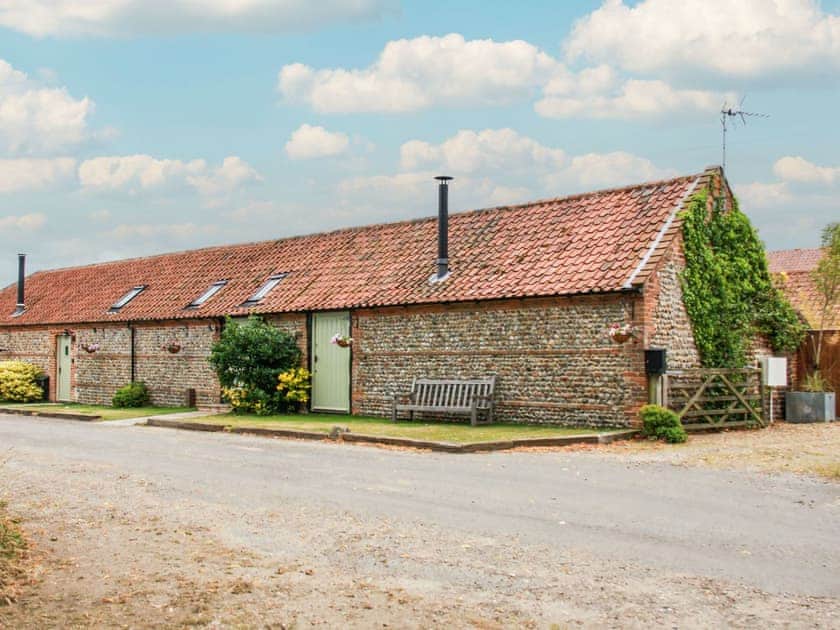 Exterior | Skylarks’ Nest - Manor Farm Barns, Witton, near Happisburgh