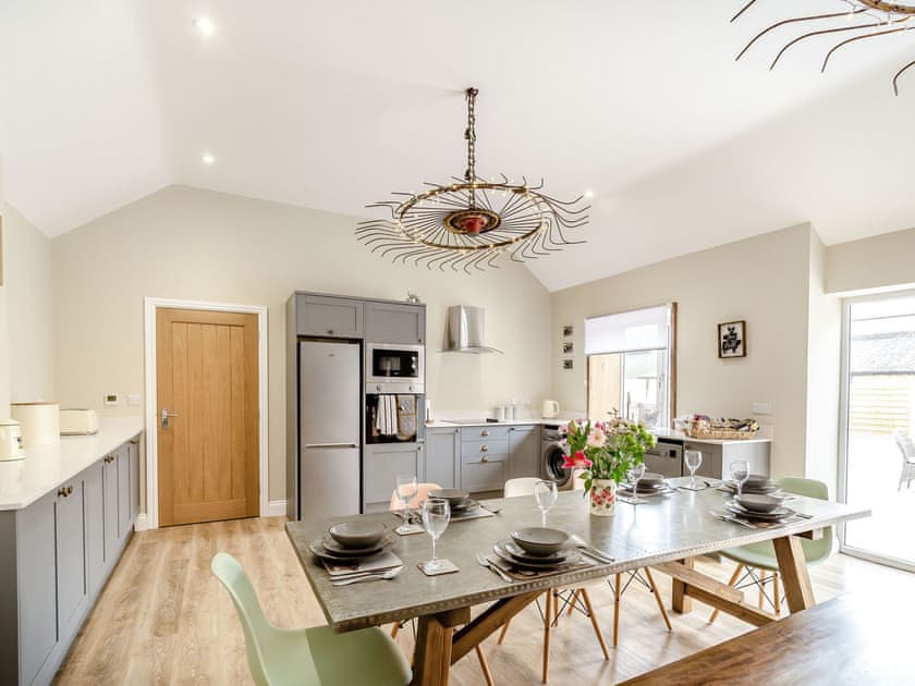 Dining Area | Cattle Crush Cottage - Brian’s Barns, Skerne, near Driffield