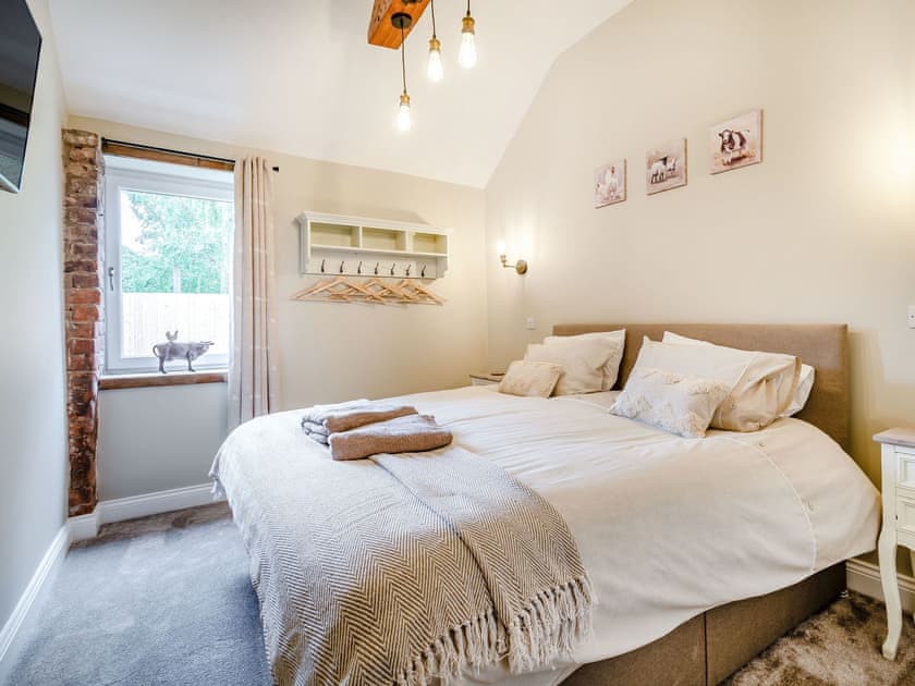 Double bedroom | Cattle Crush Cottage - Brian’s Barns, Skerne, near Driffield