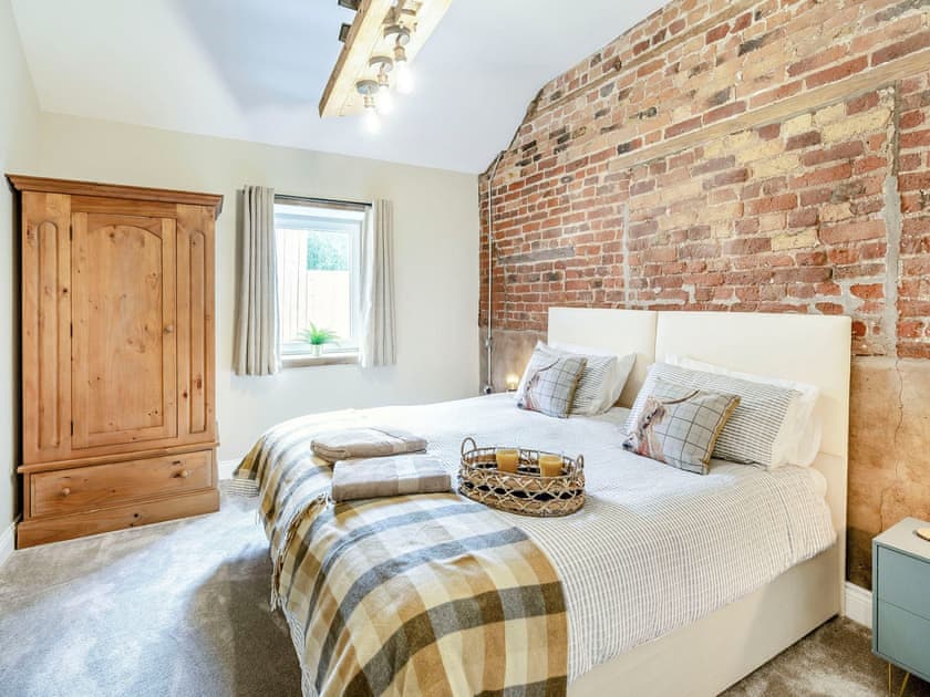Double bedroom | Cattle Crush Cottage - Brian’s Barns, Skerne, near Driffield