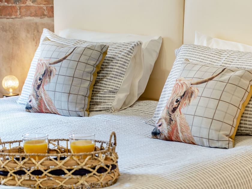 Double bedroom | Cattle Crush Cottage - Brian’s Barns, Skerne, near Driffield