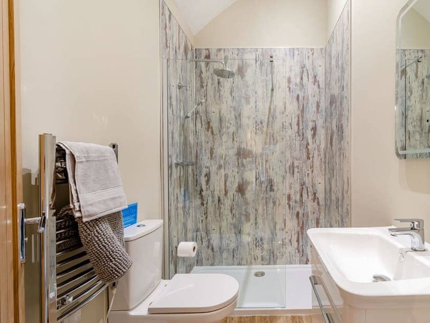 Shower room | Dip Tub Den - Brian’s Barns, Skerne, near Driffield