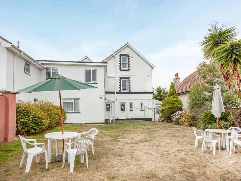 Sitting-out-area | Broadshade Holiday Apartments, Paignton
