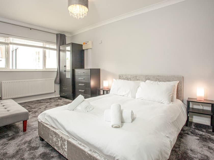 Double bedroom | Flower Pot House - Broadshade Holiday Apartments, Paignton
