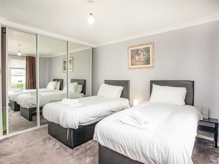 Twin bedroom | Flower Pot House - Broadshade Holiday Apartments, Paignton