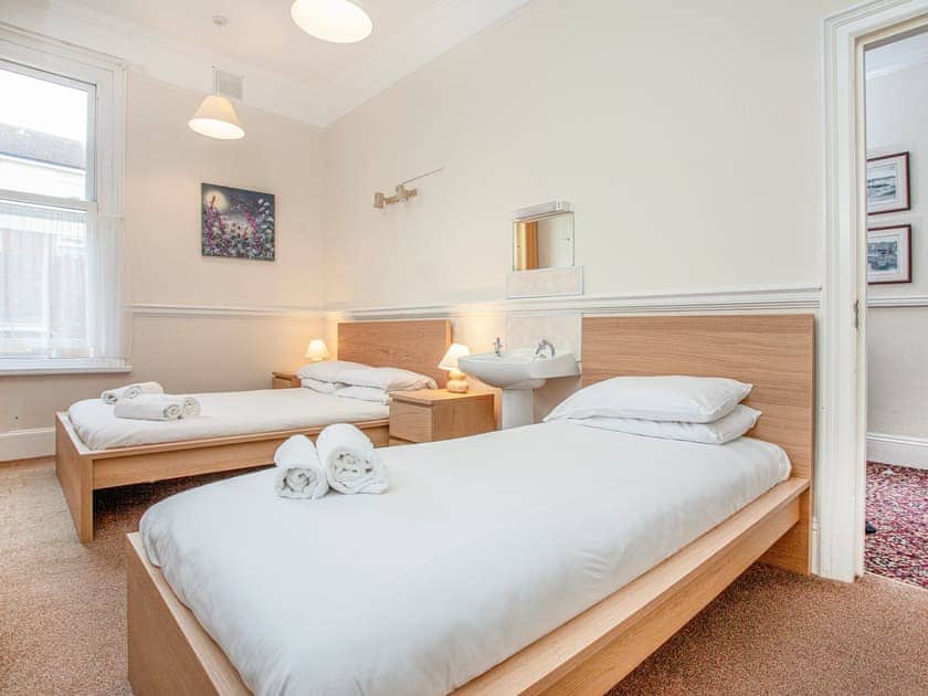 Twin bedroom | Apartment Three - Broadshade Holiday Apartments, Paignton
