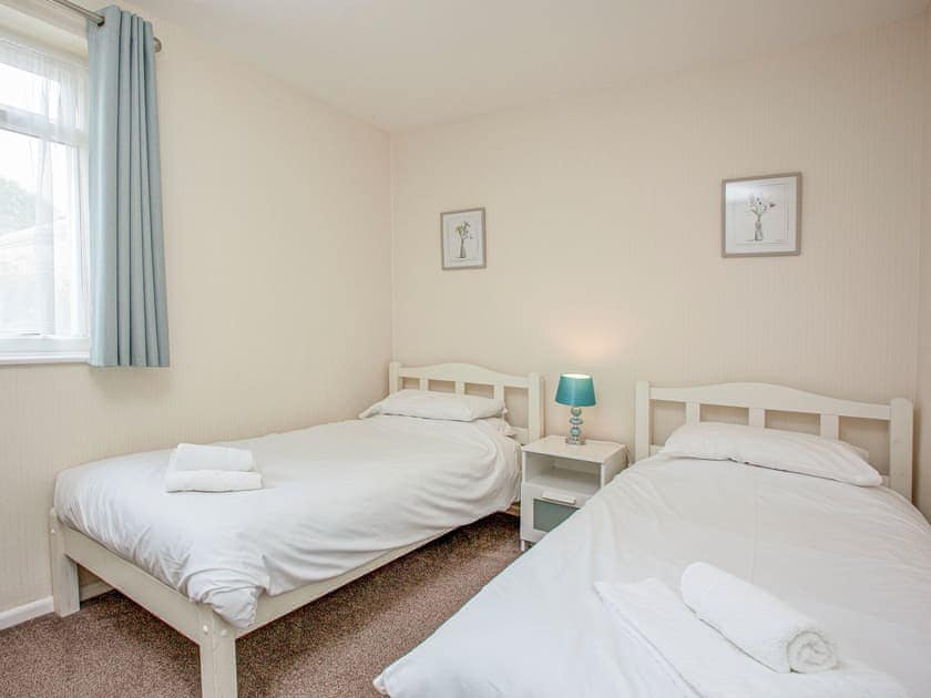 Twin bedroom | Apartment Four - Broadshade Holiday Apartments, Paignton