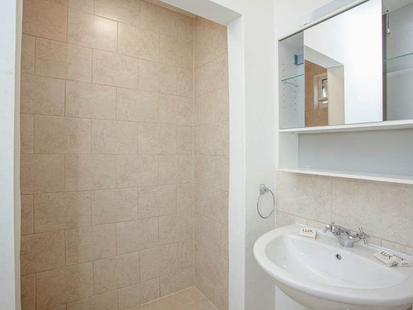 Shower room | Apartment Five - Broadshade Holiday Apartments, Paignton