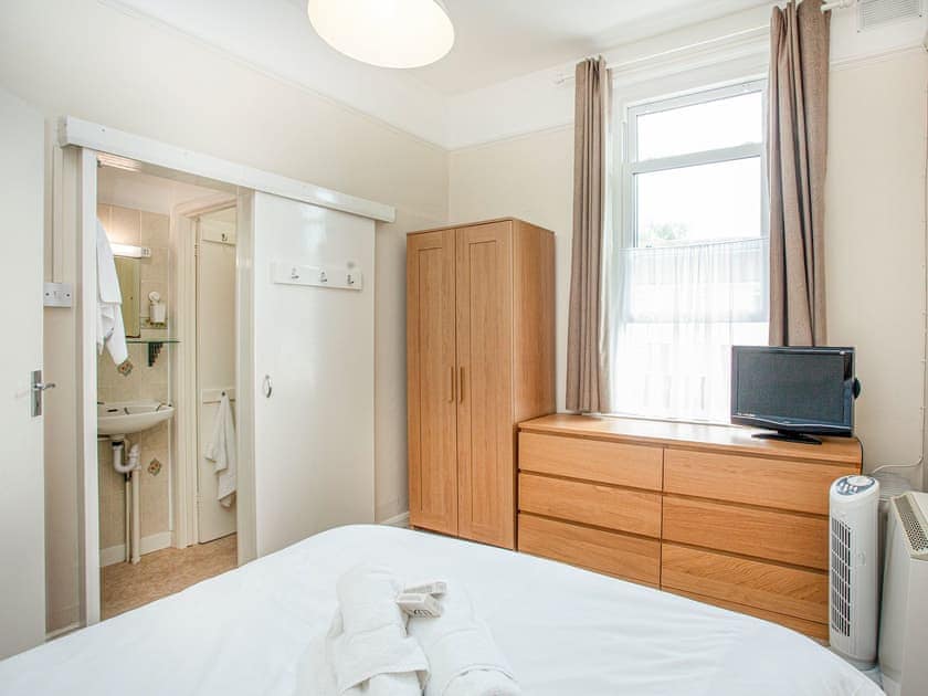Double bedroom | Apartment Eight - Broadshade Holiday Apartments, Paignton