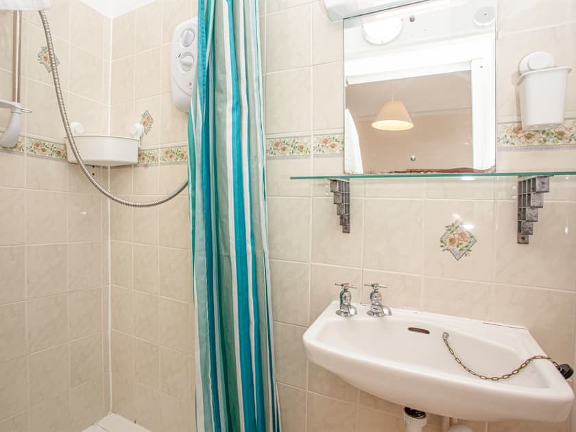 Bathroom | Apartment Eight - Broadshade Holiday Apartments, Paignton