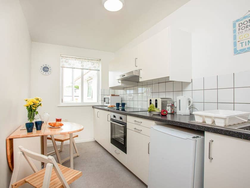 Kitchen/diner | Apartment Nine - Broadshade Holiday Apartments, Paignton