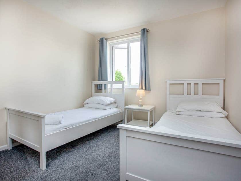Twin bedroom | Apartment Nine - Broadshade Holiday Apartments, Paignton