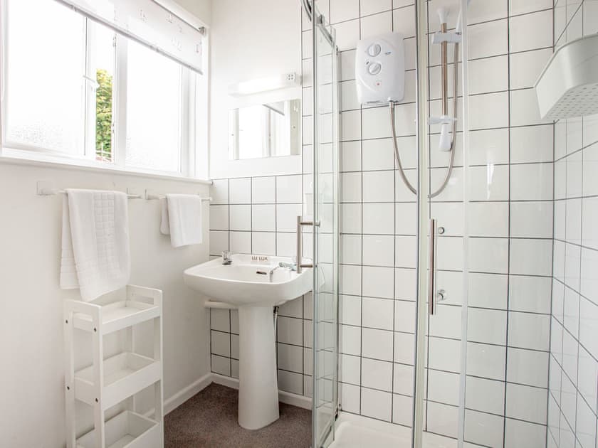 Bathroom | Apartment Nine - Broadshade Holiday Apartments, Paignton