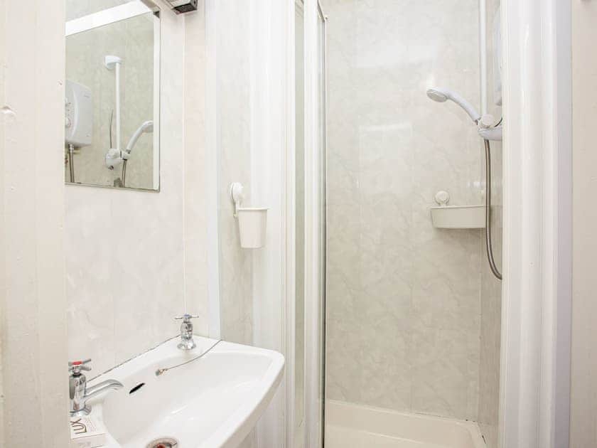 Bathroom | Apartment Ten - Broadshade Holiday Apartments, Paignton