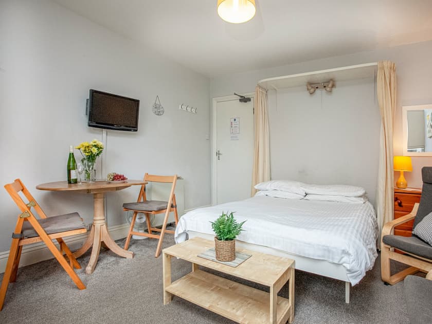 Bedroom area | Apartment Eleven - Broadshade Holiday Apartments, Paignton